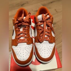 Women’s dunk low bronze eclipse size 8 women’s